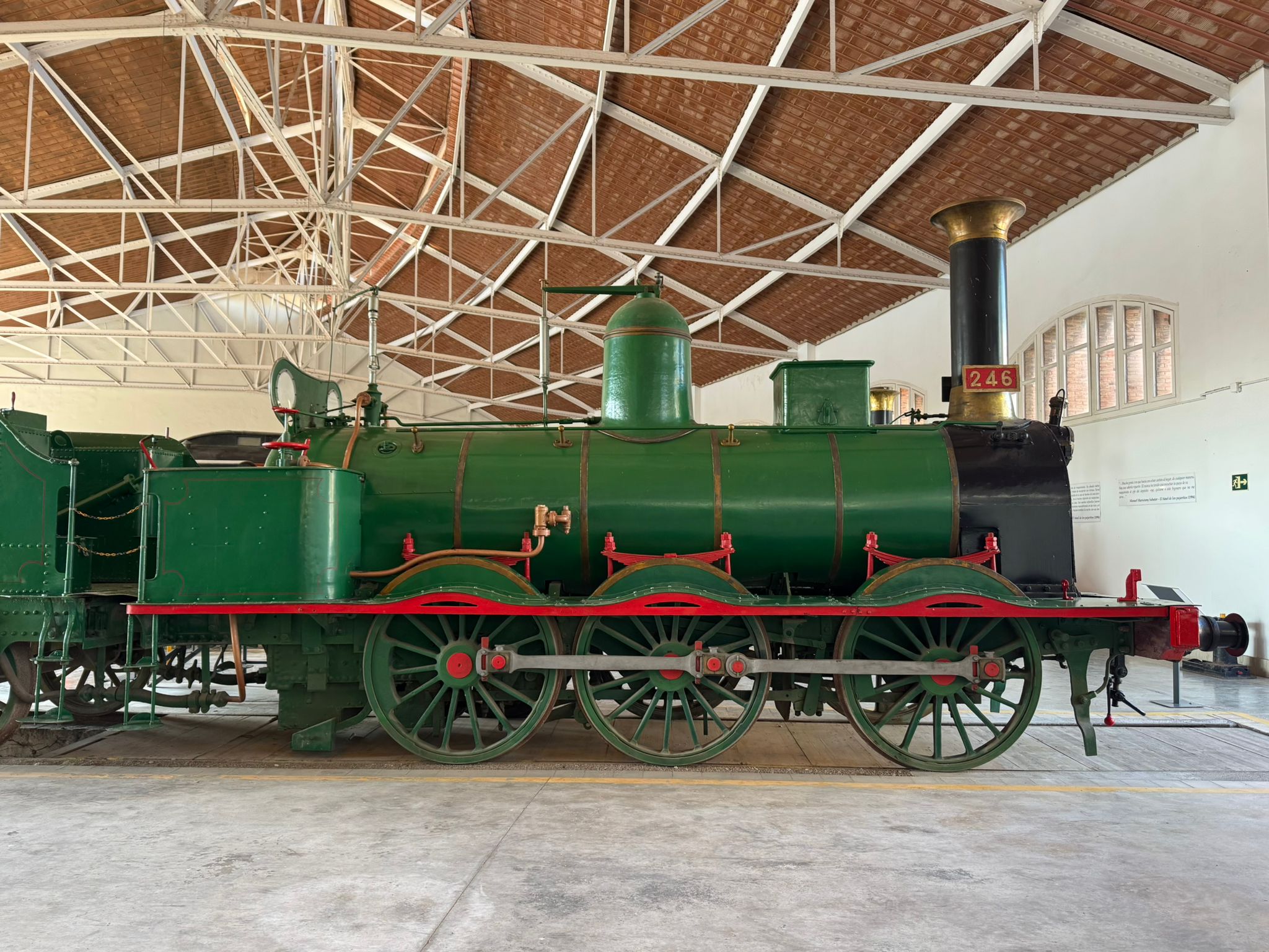 Locomotora de vapor 030-2013. MZA 246. Mamut